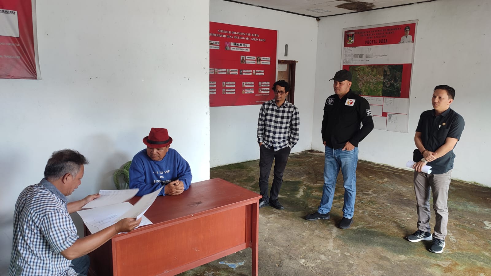 Ketua Bawaslu Minahasa, Lord A. Ch. E. Malonda melaksanakan pengawasan Coklit Terbatas di Desa Touliang, Kecamatan Kakas Barat