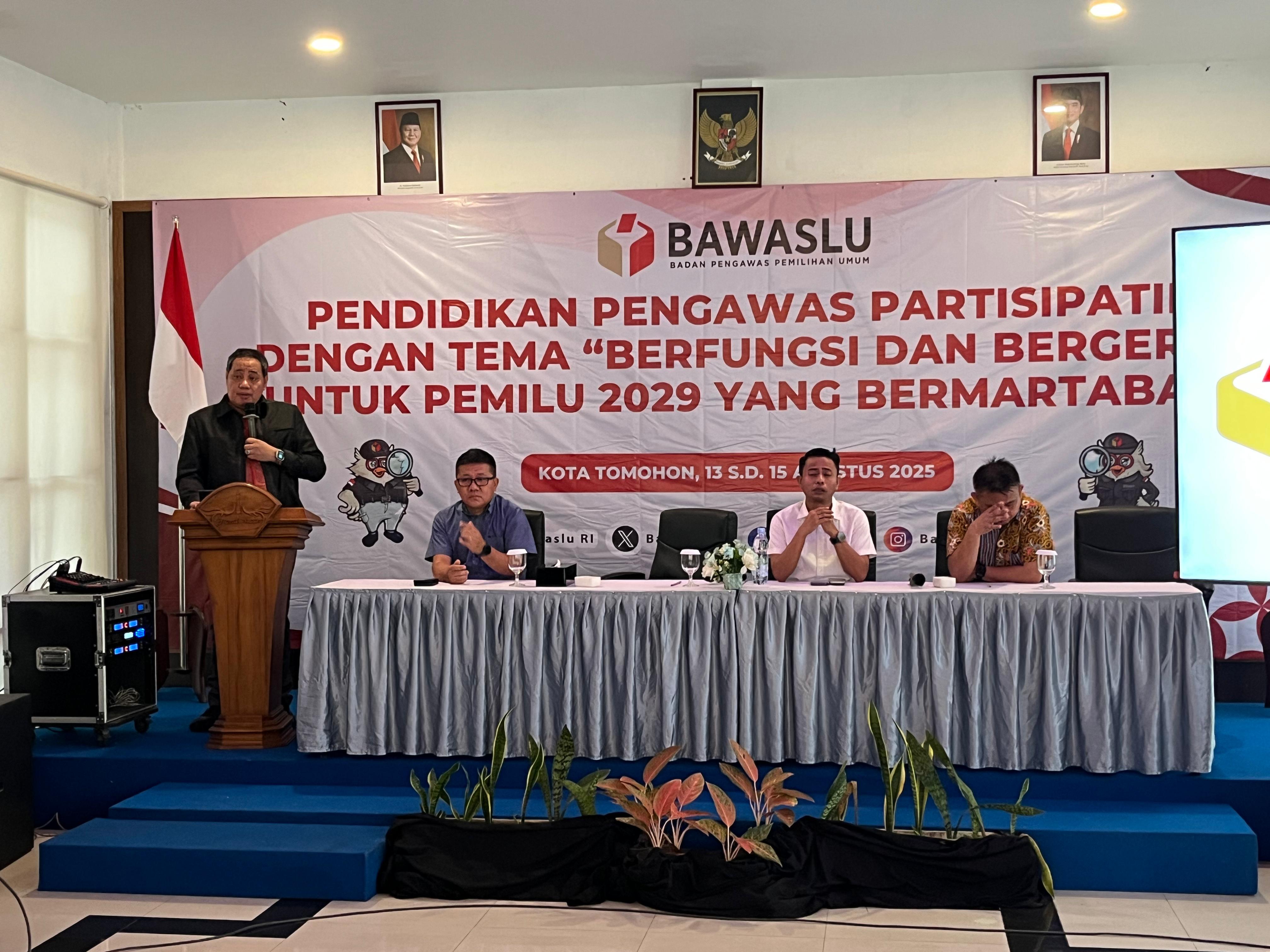 Anggota Bawaslu RI, Herwyn J.H. Malonda membuka kegiatan P2P 