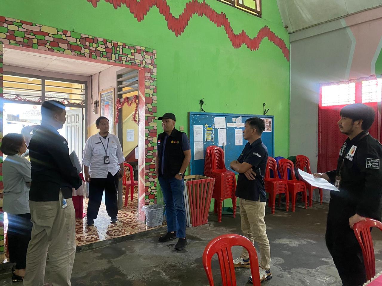 Ketua Bawaslu Minahasa, Lord A. Ch. E. Malonda melaksanakan pengawasan Coklit Terbatas di Kelurahan Koya, Kecamatan Tondano Selatan (25/6/25)