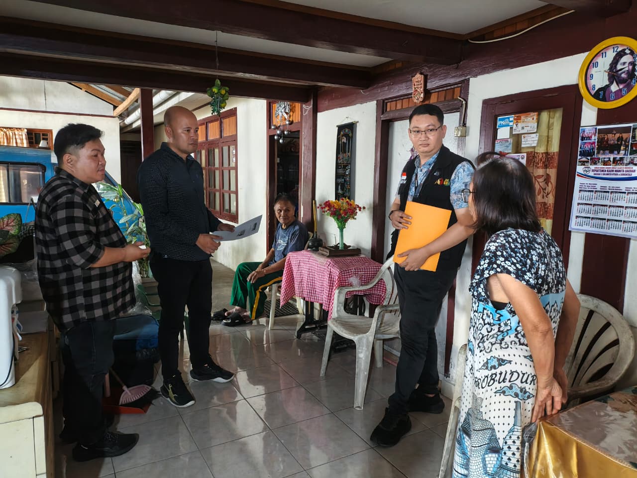 Ketua Bawaslu Kabupaten Minahasa, Lord A. Ch. E. Malonda melaksanakan pengawasan terhadap Pencocokan dan Penelitian Terbatas KPU Kabupaten Minahasa PDPB Triwulan II 2026, Kamis (7/5/2026)