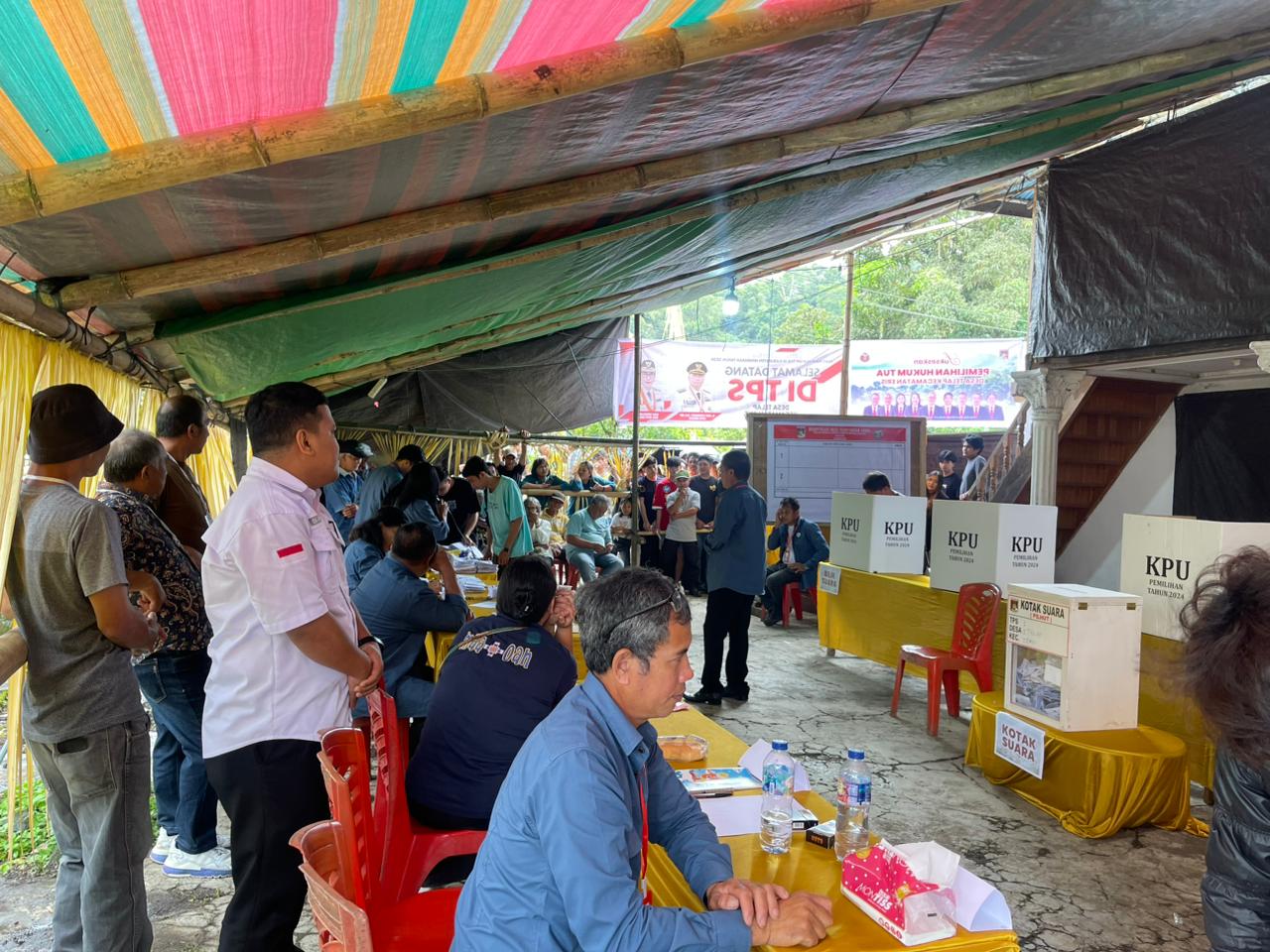 Bawaslu Kabupaten Minahasa pantau pelaksanaan tahapan pencoblosan Pemilihan Hukum Tua Sejumlah Desa di Kabupaten Minahasa, Rabu (17/06/2026)