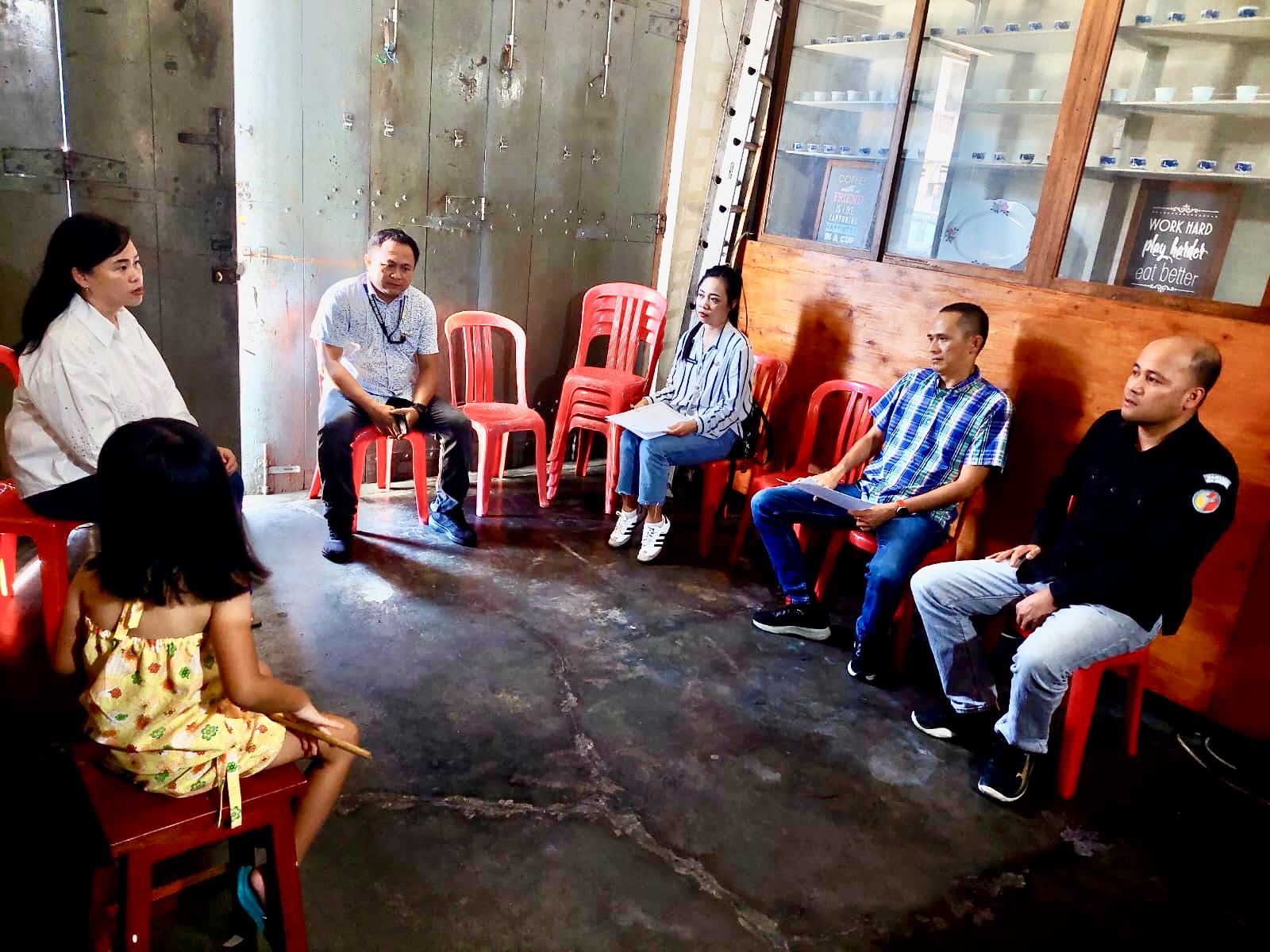 Ketua Bawaslu Minahasa, Lord Arthur Ch. E. Malonda melaksanakan pengawasan proses verifikasi data pemutakhiran Partai Politik berkelanjutan Semester I Tahun 2026, Kamis (25/06/2026)