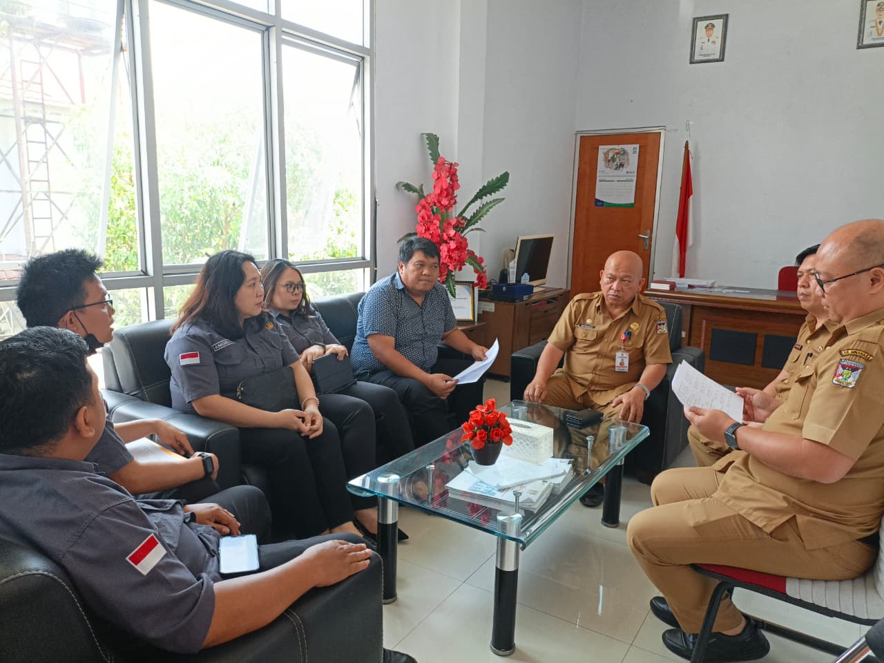 Bawaslu Kabupaten Minahasa melakukan koordinasi bersama Dinas Kependudukan dan Pencatatan Sipil (Disdukcapil) Kabupaten Minahasa terkait data pemilih hasil analisis dalam Pemutakhiran Data Pemilih Berkelanjutan (PDPB), Senin (21/9/2026).
