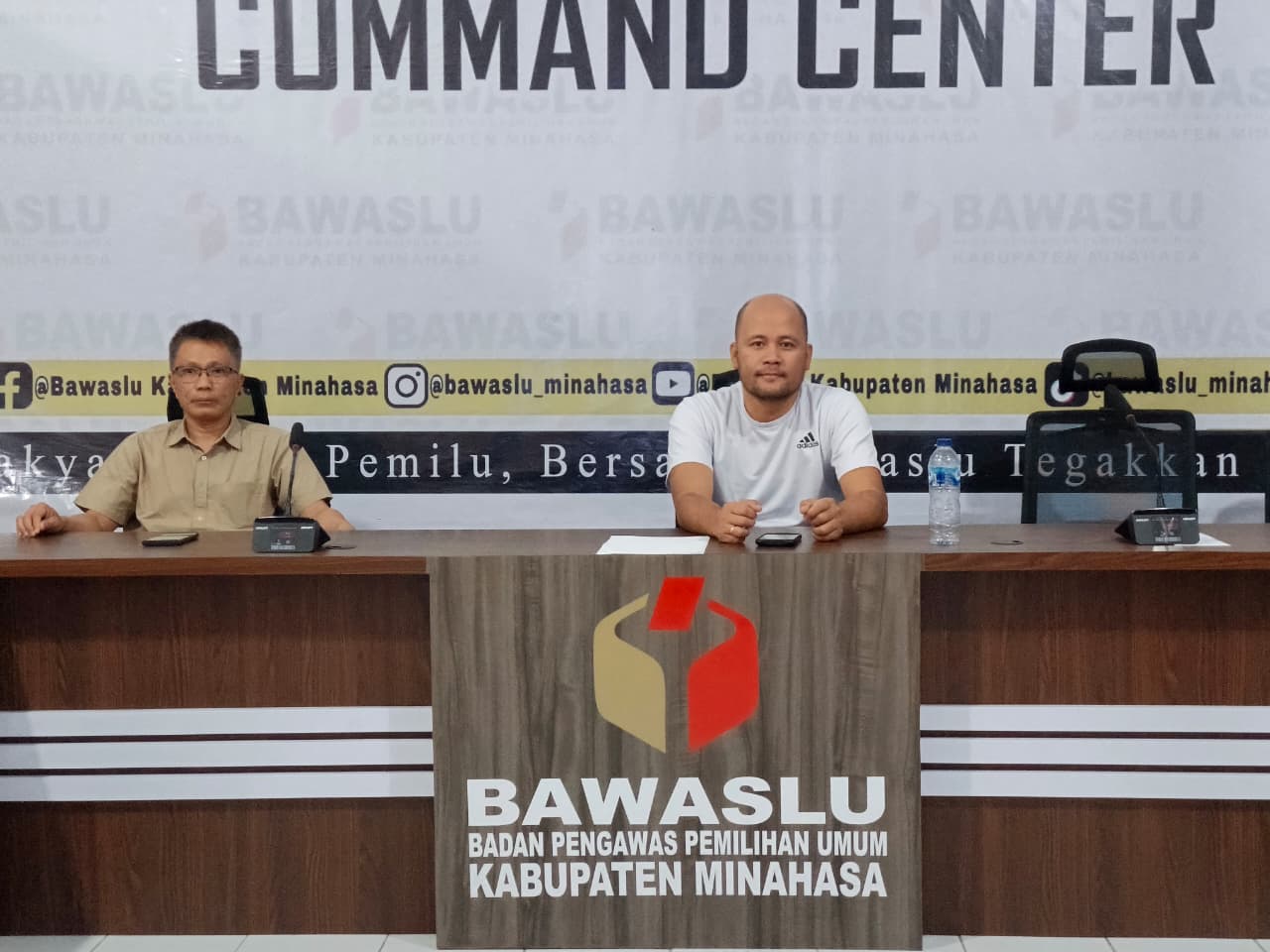 Bawaslu Kabupaten Minahasa mengikuti rapat persiapan kegiatan “Keker Pemilu” yang diselenggarakan Bawaslu Provinsi Sulawesi Utara secara daring melalui Zoom Meeting dari Command Center Bawaslu Kabupaten Minahasa, Kamis (15/10/2026).