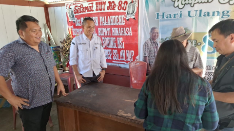 Anggota Bawaslu Minahasa, Arthur I. Karinda melaksanakan pengawasan Coklit Terbatas di Desa Paslaten, Kecamatan RembokenBarat