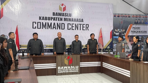 Ketua Bawaslu Minahasa, Lord Arthur Ch. E. Malonda bersama Anggota Bawaslu Minahasa, Arthur I. Karinda dan Donny R. Lumingas didampingi Kepala Sekretariat Bawaslu Minahasa, Nick E. Kusen dan Jajaran Sekretariat Bawaslu Minahasa mengikuti serangkaian kegiatan Pekan Konsolidasi Kelembagaan Bawaslu Provinsi Sulawesi Utara dan Bawaslu Kabupaten/Kota Se-Sulawesi Utara Tahun 2026, Senin - Jumat (26 - 30 Januari 2026)
