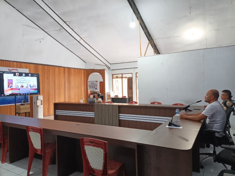 Bawaslu Kabupaten Minahasa mengikuti rapat persiapan kegiatan “Keker Pemilu” yang diselenggarakan Bawaslu Provinsi Sulawesi Utara secara daring melalui Zoom Meeting dari Command Center Bawaslu Kabupaten Minahasa, Kamis (15/10/2026).