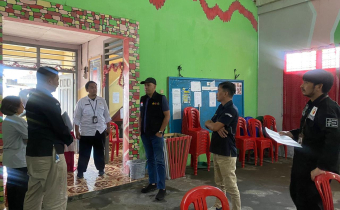 Ketua Bawaslu Minahasa, Lord A. Ch. E. Malonda melaksanakan pengawasan Coklit Terbatas di Kelurahan Koya, Kecamatan Tondano Selatan (25/6/25)