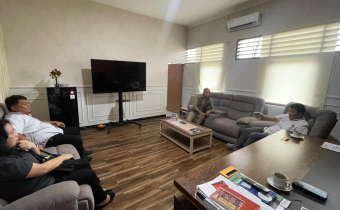 Ketua Bawaslu Minahasa, Lord Arthur Ch. E. Malonda bersama Anggota Bawaslu Minahasa Arthur I. Karinda dan Kasub serta Staf Bawaslu Minahasa yang membidangi Partisipasi Masyarakat melaksanakan Koodinasi dengan Anggota Bawaslu Sulut Steffen S. Linu terkait Pembentukan Saka Adhyasta Pemilu (23/9/25)