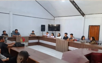 Anggota Bawaslu Minahasa, Arthur I. Karinda memberikan penyampaian sekaligus Orientasi kepada CPNS Bawaslu Minahasa Tahun 2025 (5/6/25)