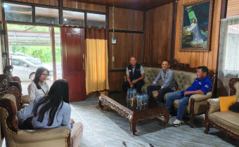 Ketua Bawaslu Kabupaten Minahasa, Lord Arthur Ch. E. Malonda melaksanakan pengawasan Verifikasi Faktual Data Partai Politik oleh KPU Minahasa, Kamis (4/12/2025)