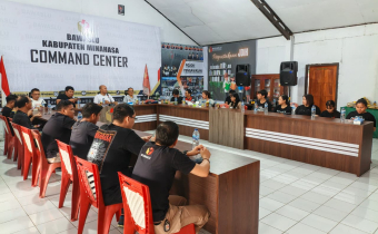 Ketua Bawaslu Minahasa, Lord Arthur Ch. E. Malonda memberikan sambutan dalam kegiatan Pekan Pekan Konsolidasi Kelembagaan Bawaslu Kabupaten Minahasa, Jumat (30/1/2026)